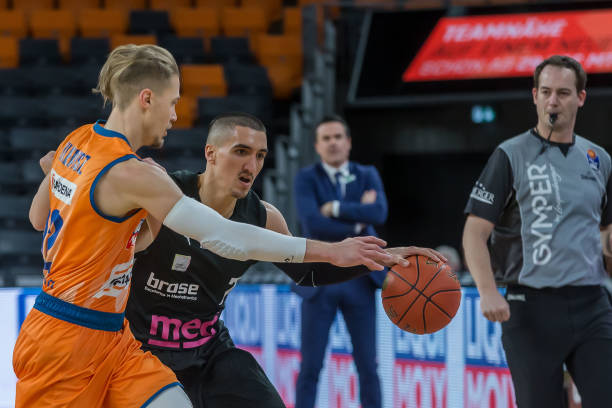 虽然曾受到 虽然曾受到