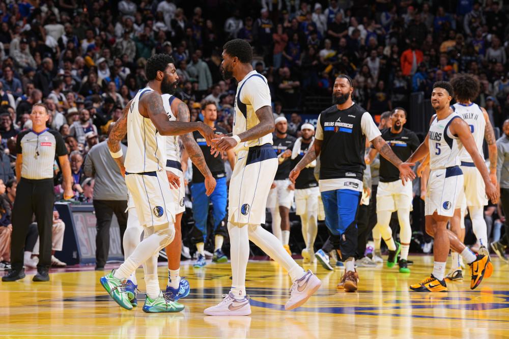 切尔西遭遇离奇伤病！帕尔默家中撞门伤及脚趾，出战成疑（切尔西再遇怪伤：帕尔默家中撞门致趾伤，出战成疑）