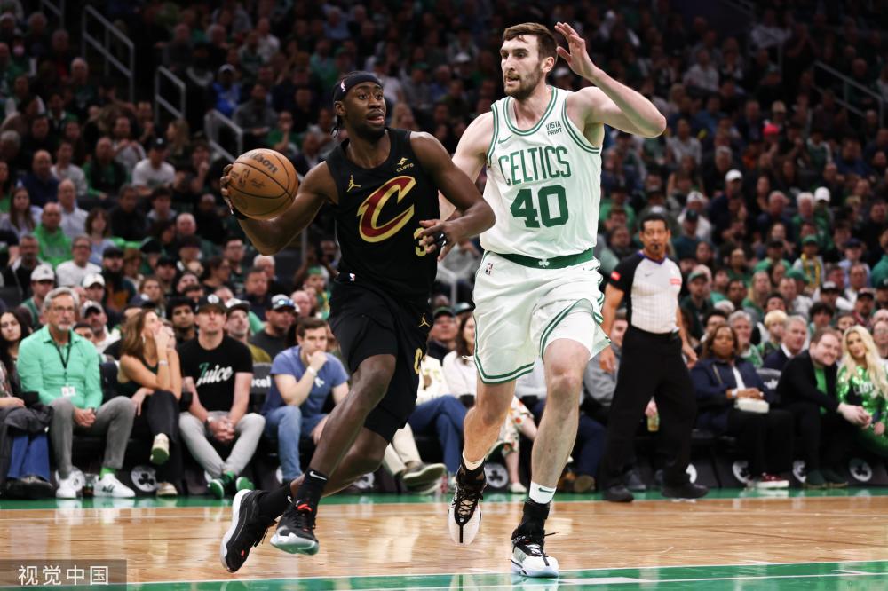 切尔西遭遇离奇伤病！帕尔默家中撞门伤及脚趾，出战成疑（切尔西再遇怪伤：帕尔默家中撞门致趾伤，出战成疑）